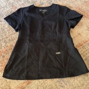 Greys Anatomy by Barco scrub top. Size M. Dark Gray. 2 front pockets.